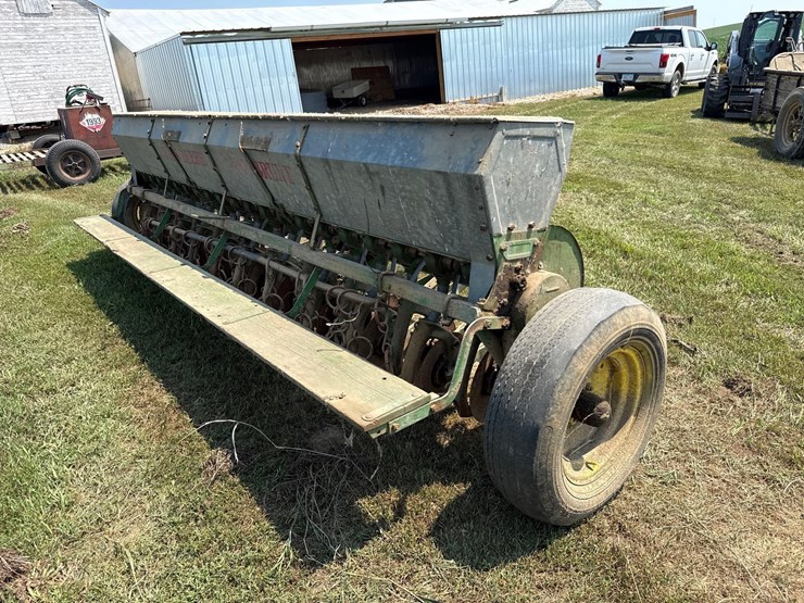 john-deere-van-brunt-12ft-drill-image-11