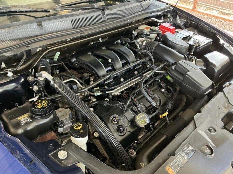 2015-ford-taurus-sdn-image-12