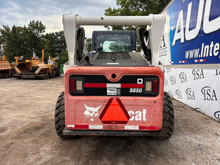 2012-bobcat-s850-image-4