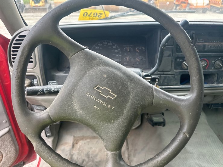 2000-gmc-3500-image-32