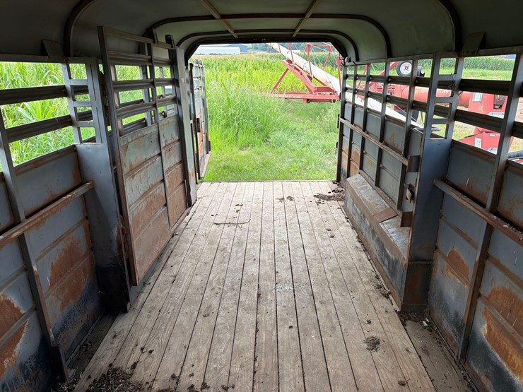 1975-triggs-7ft-x-20ft-gooseneck-livestock-trailer-image-33