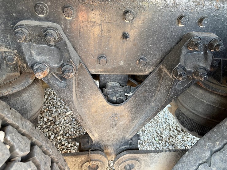 2019-kenworth-t800-image-36