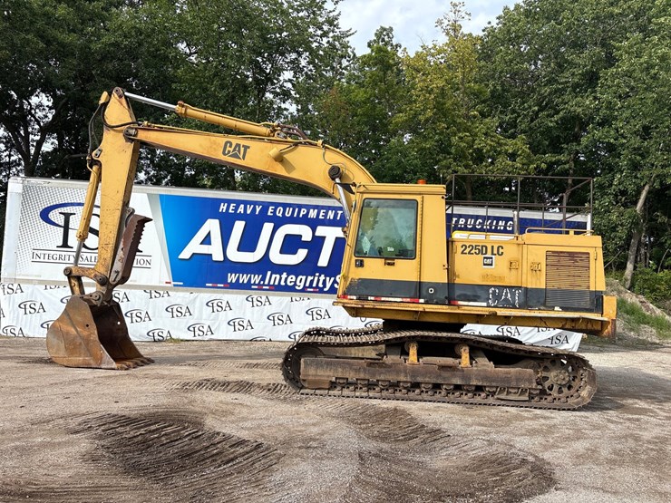 caterpillar-225d-lc-image-2