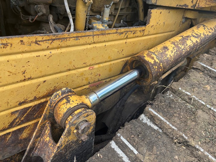 caterpillar-d4h-image-48