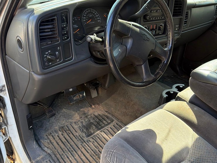 2006-chevrolet-3500-image-35