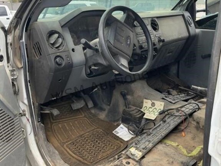 2011-ford-f350-image-22