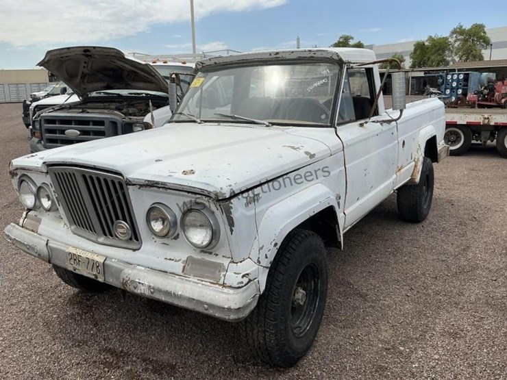 1966-jeep-gladiator-image-1