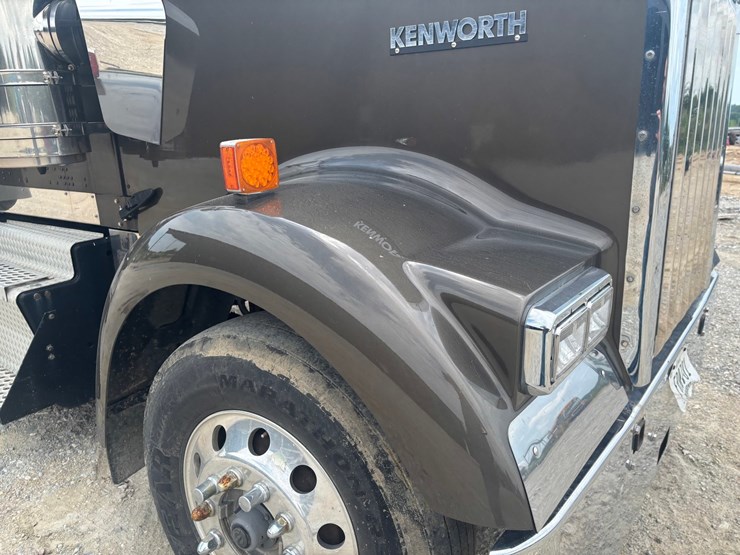 2012-kenworth-w900-image-26