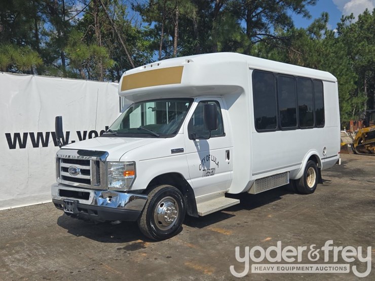 2017-ford-e350-image-1