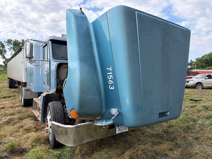 2000-freightliner-fld120-image-73