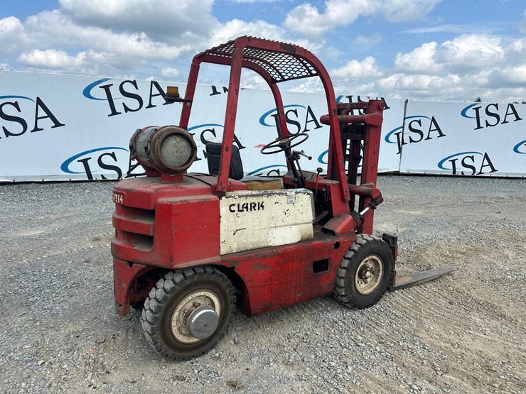 #61426-•-clark-forklift-image-5