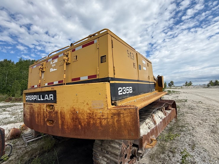 caterpillar-235b-image-20