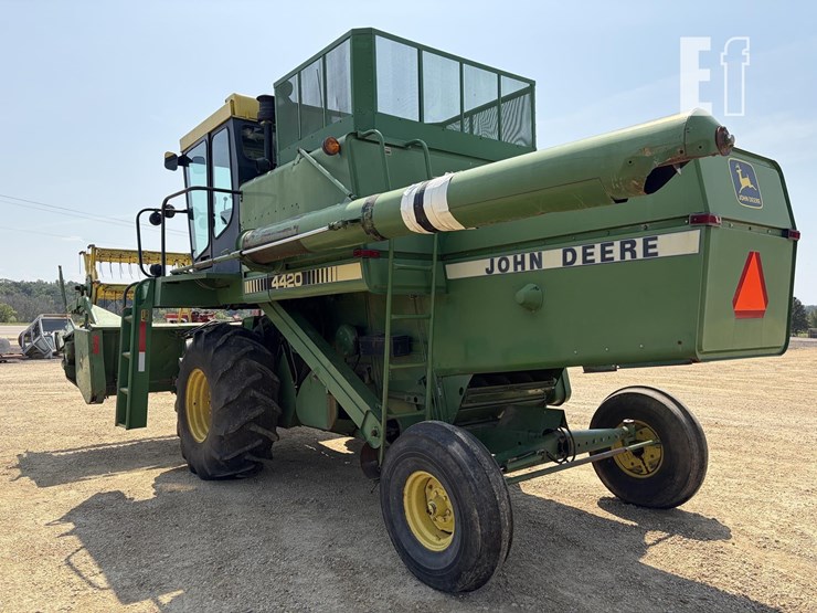 john-deere-4420-image-2