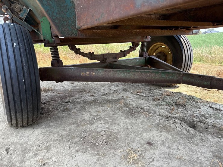 s&w-200-power-wagon-rear-unload-silage-wagon-image-14