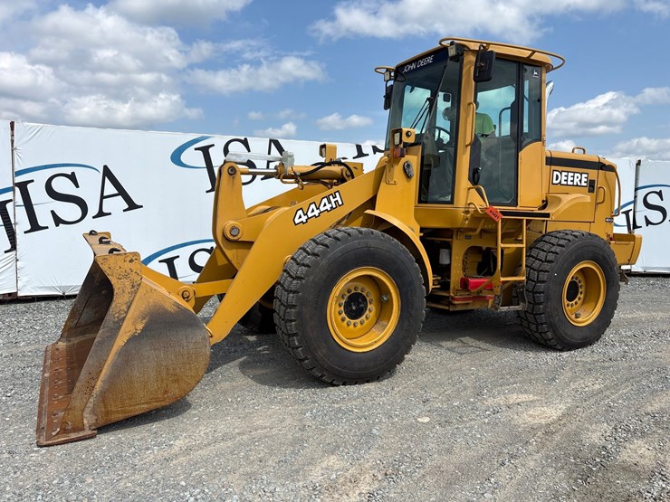 deere-444h-image-1