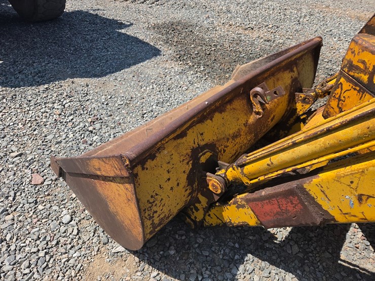 #61410-•-case-w-3-loader-backhoe-image-10