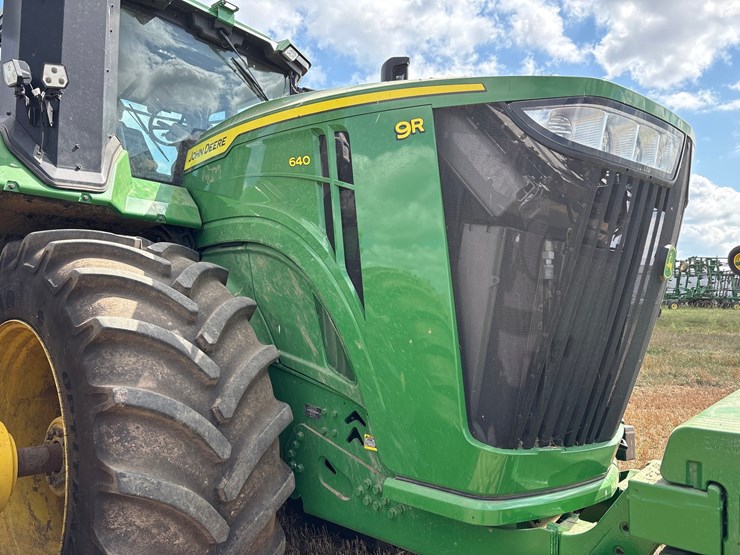 2022-john-deere-640-image-11