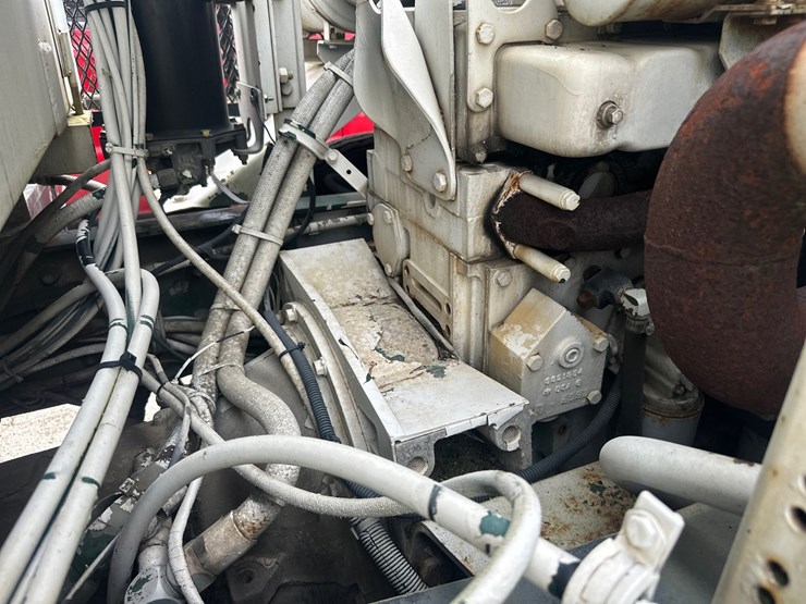 1990-peterbilt-320-image-29