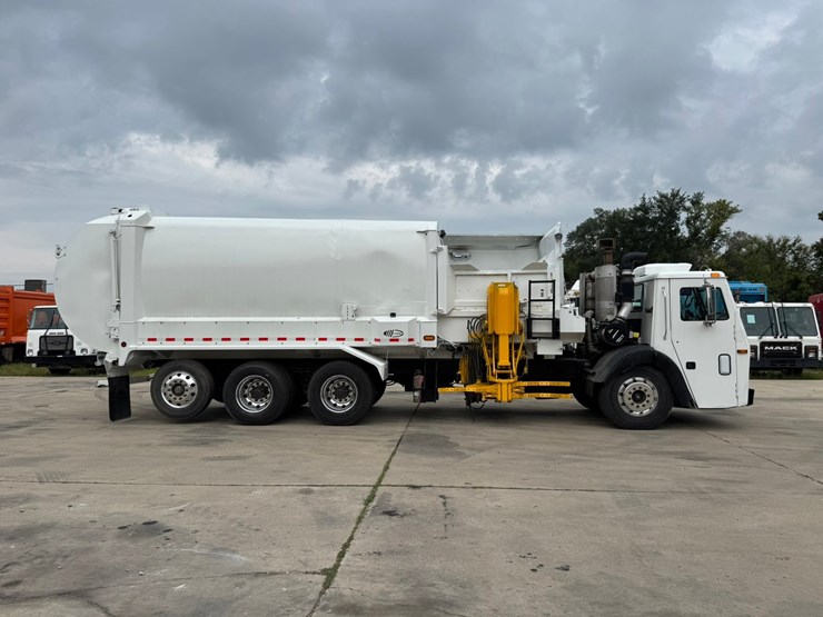 2015-mack-leu613-image-6