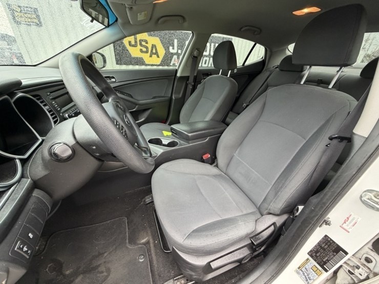 2015-kia-optima-sedan-image-24