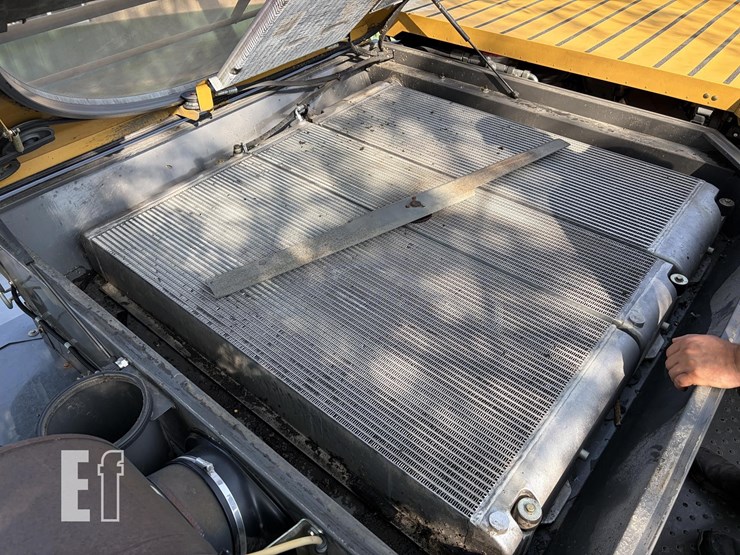 2013-caterpillar-c13-image-31