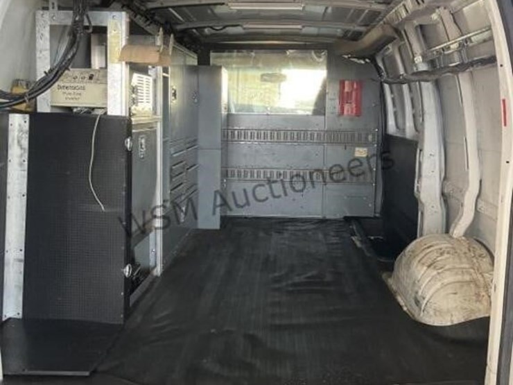 2015-chevrolet-express-3500-image-11