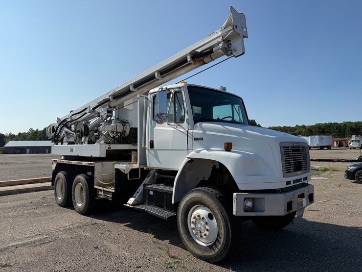2003-freightliner-fl80-image-7
