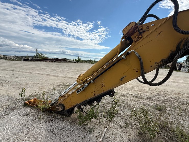 caterpillar-235b-image-8