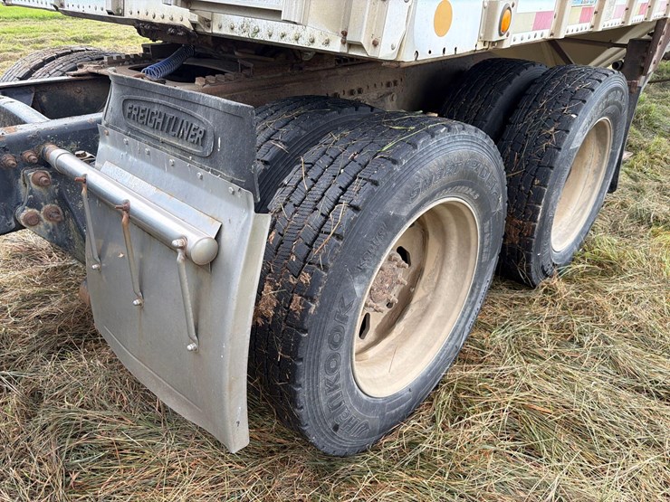 2000-freightliner-fld120-image-12