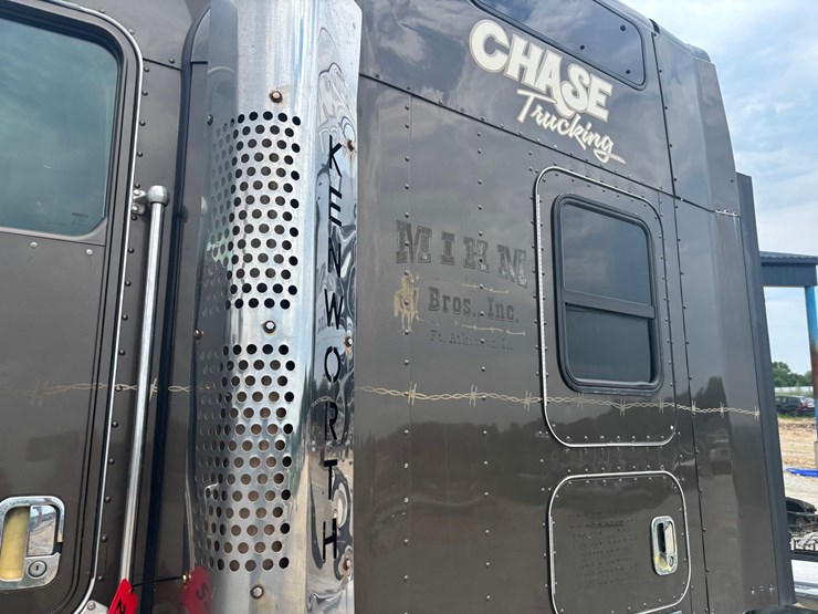 2012-kenworth-w900-image-14