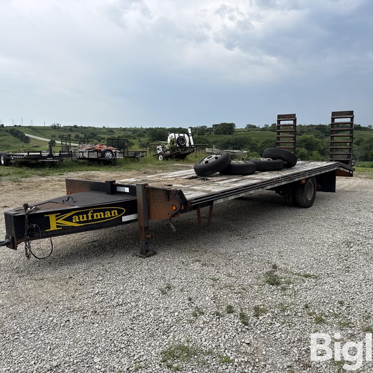 2012 Kaufman T/A Flatbed Trailer