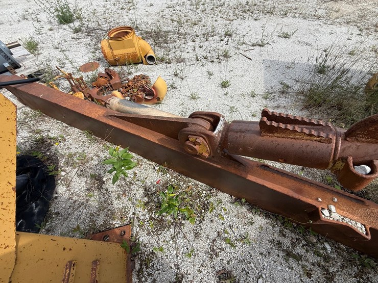 caterpillar-16-image-24