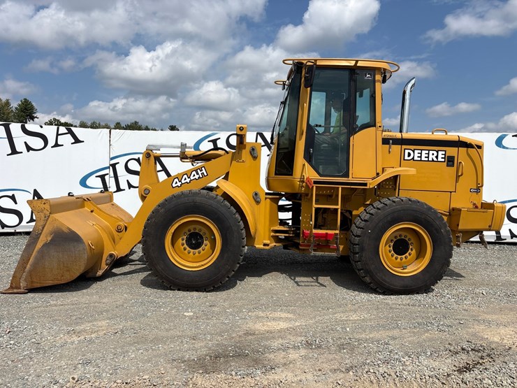 deere-444h-image-2
