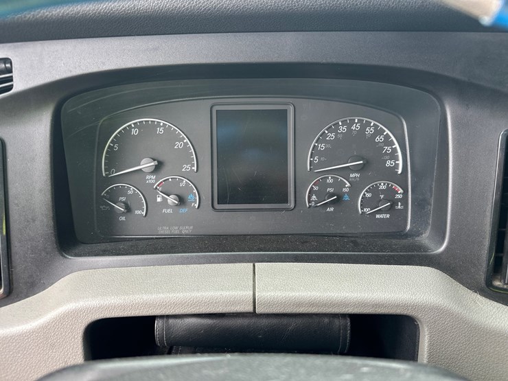 #61416-•-2019-freightliner-cascadia-evolution-iseries-sleeper-cab-truck-tractor-image-41