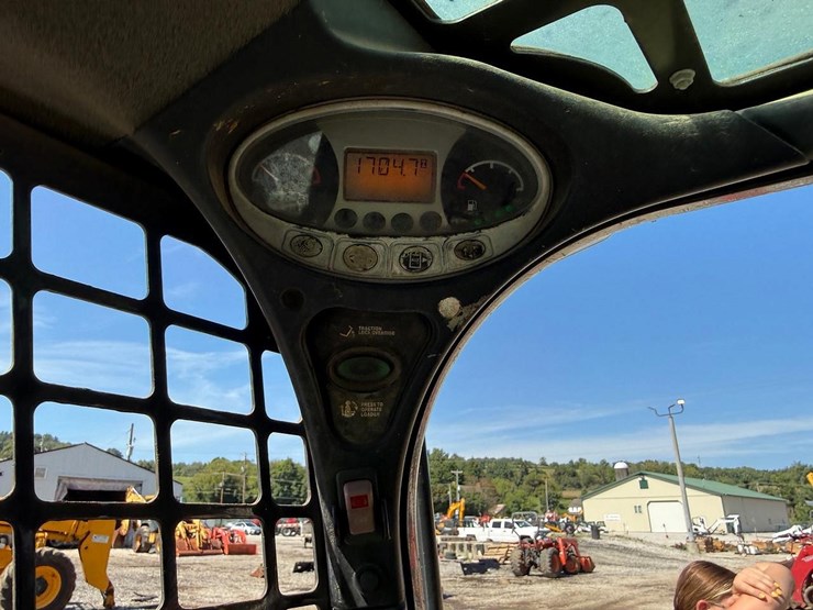 2017-bobcat-t770-image-21
