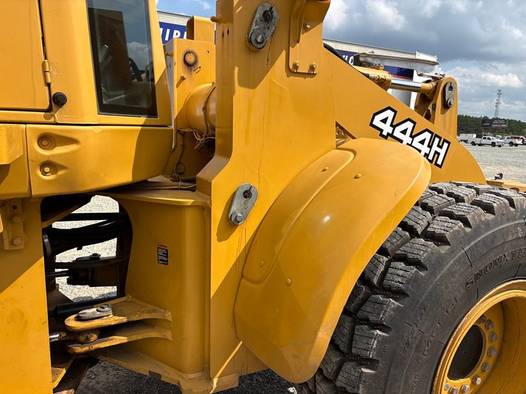 deere-444h-image-15