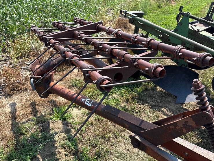 john-deere-4-bottom-plow-image-12