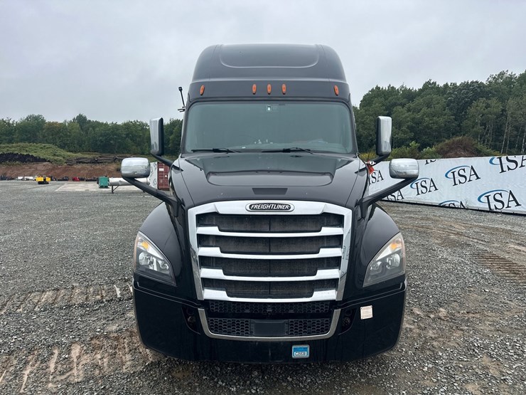 #61416-•-2019-freightliner-cascadia-evolution-iseries-sleeper-cab-truck-tractor-image-8