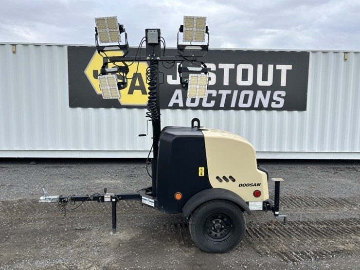 2021-doosan-6kw-towable-light-tower-image-2