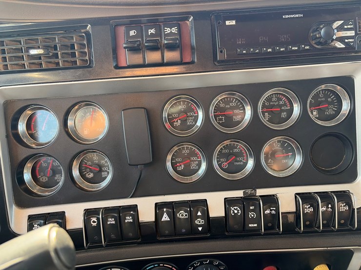 2019-kenworth-t800-image-17