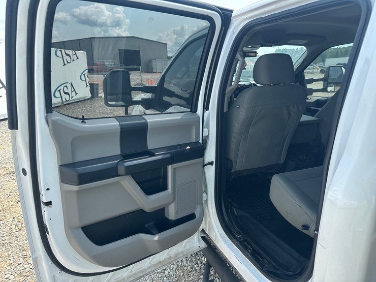 2019-ford-f350-image-32