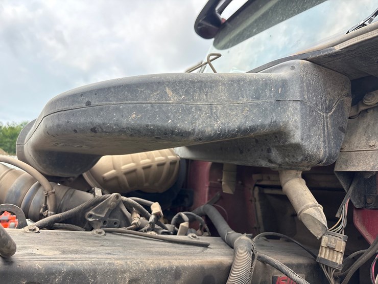 #61388-•-2004-international-5600i-quad-axle-dump-truck-image-32