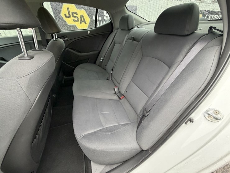 2015-kia-optima-sedan-image-22