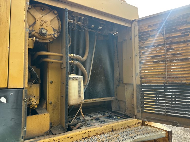caterpillar-225d-lc-image-51