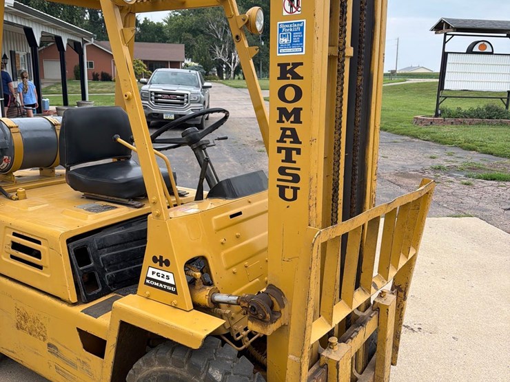 komatsu-fg25-propane-forklift-image-22