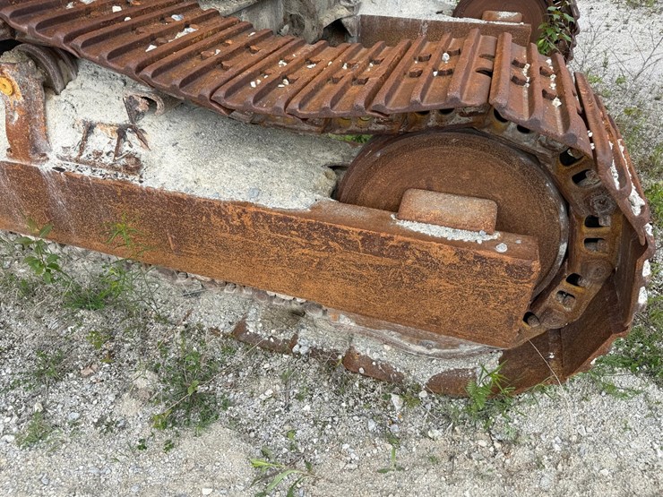 caterpillar-235b-image-53