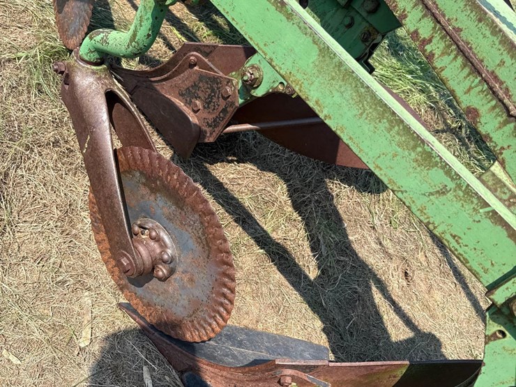 john-deere-4-bottom-plow-image-9
