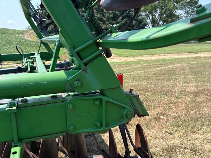 john-deere-230-image-32