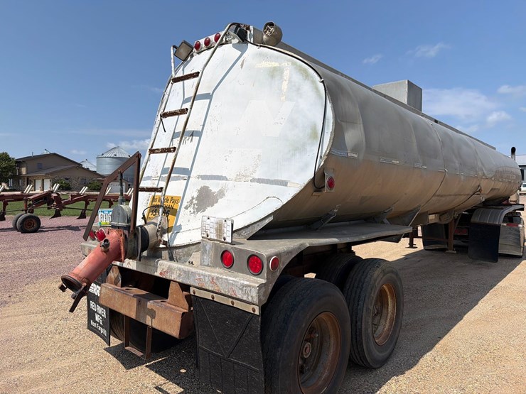 1960-fruehauf-tanker-image-25