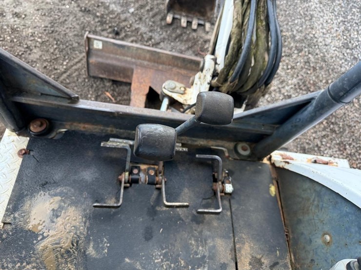 2004-bobcat-325g-image-18